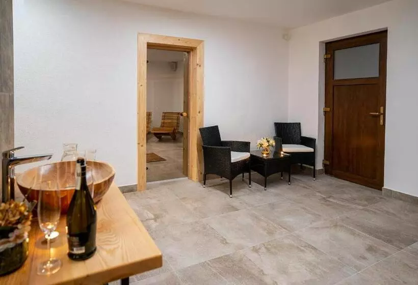 Hotelli Rezort Pri Jazere Podbanské