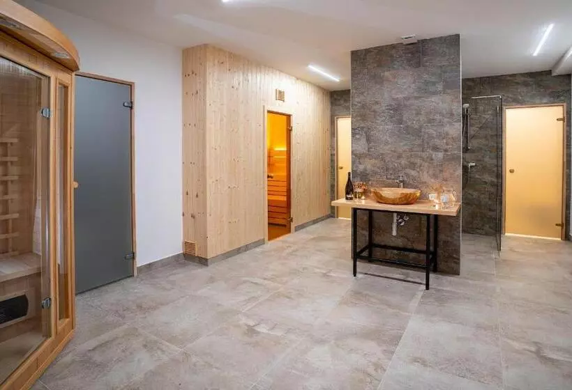 Hotelli Rezort Pri Jazere Podbanské