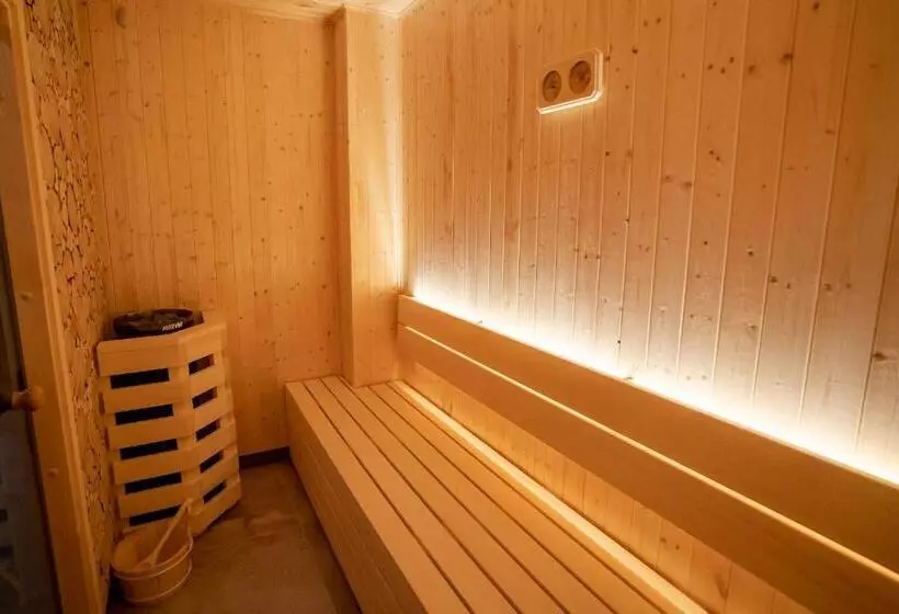 Hotelli Rezort Pri Jazere Podbanské