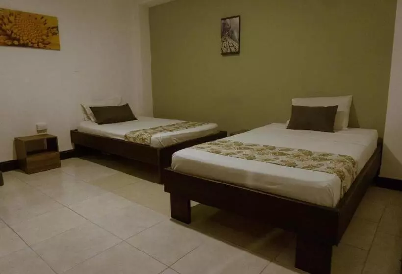 هتل Tuki Hostel & Lounge