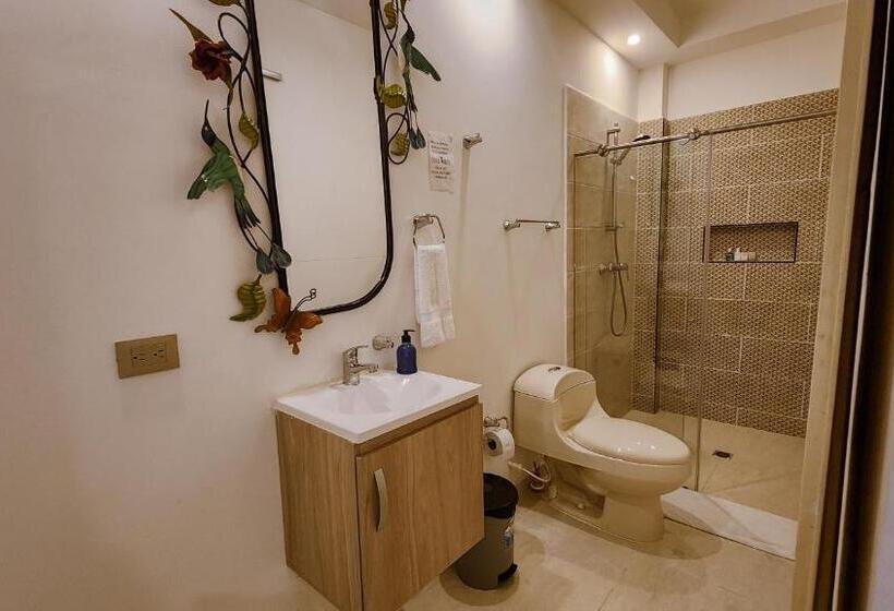 Hotel Tuki Hostel & Lounge