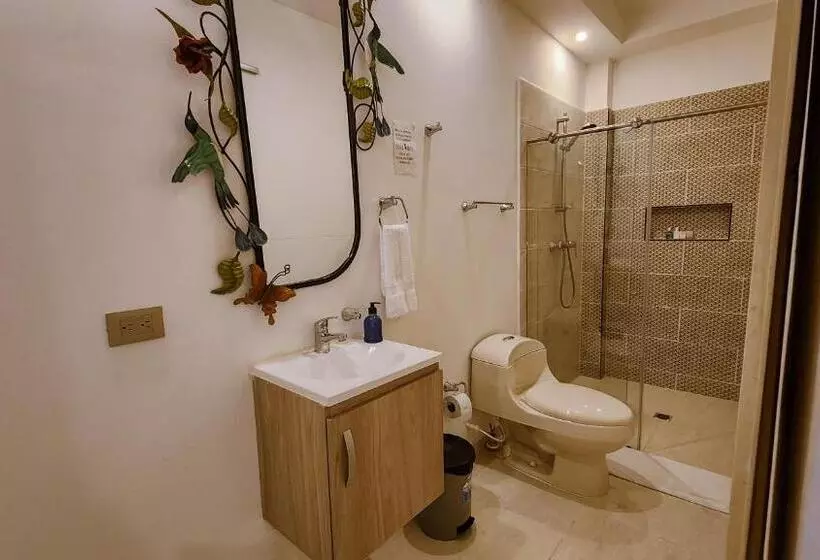 هتل Tuki Hostel & Lounge