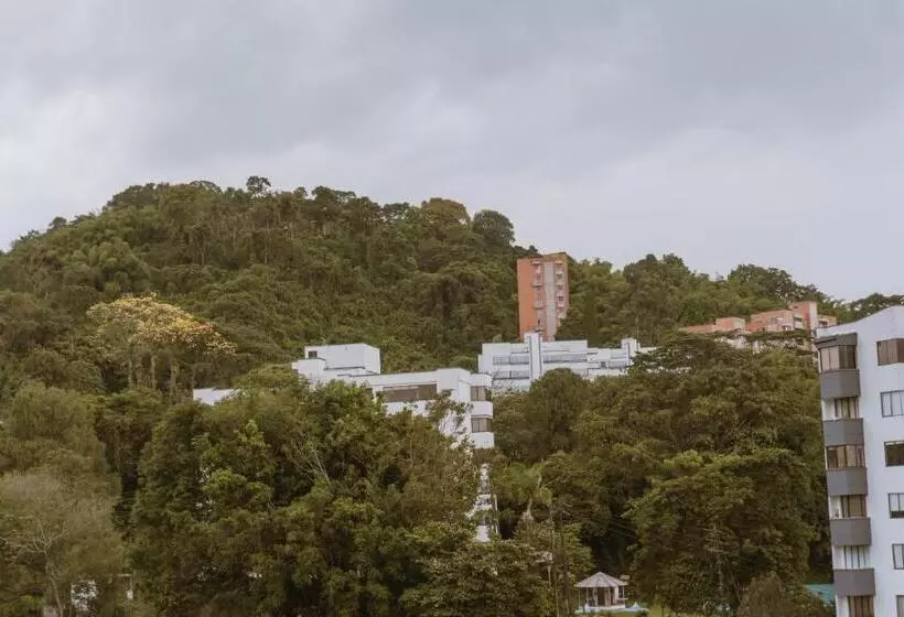 هتل Tuki Hostel & Lounge