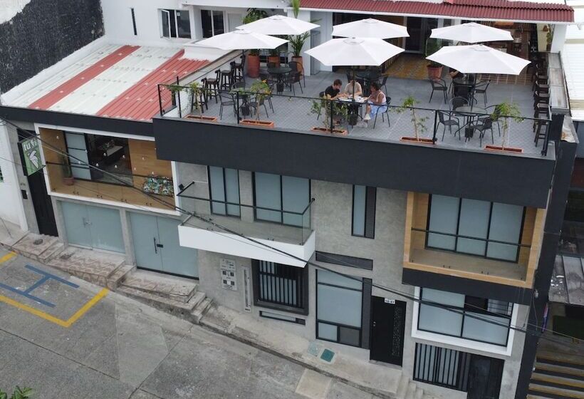 Hotel Tuki Hostel & Lounge