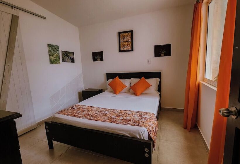 Hotel Tuki Hostel & Lounge