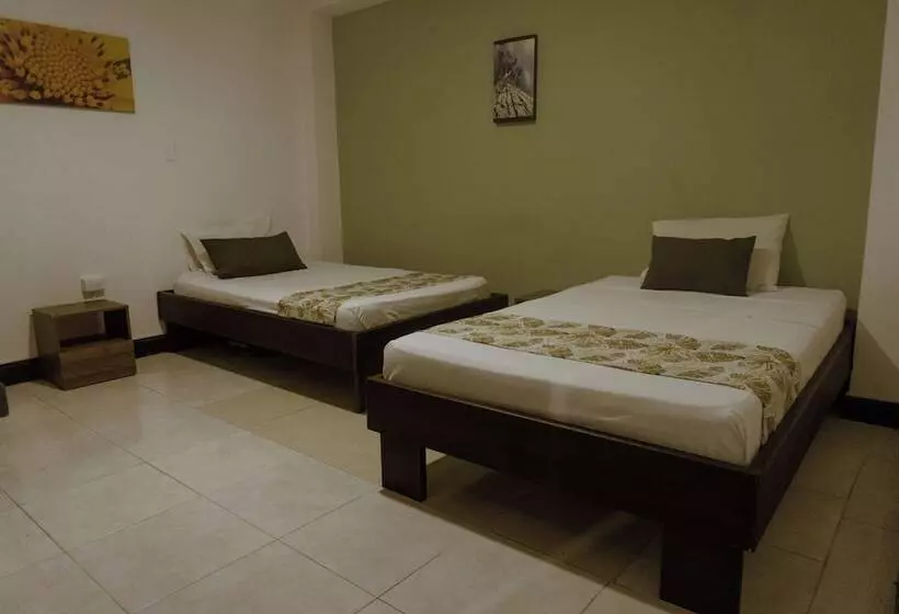 هتل Tuki Hostel & Lounge