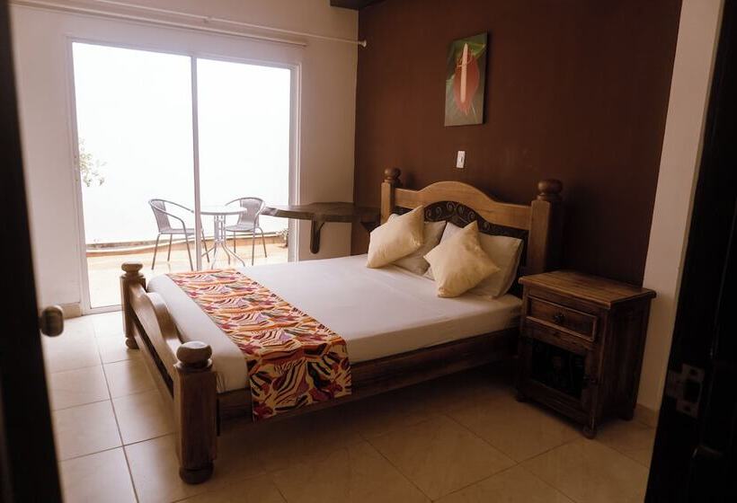 Hotel Tuki Hostel & Lounge