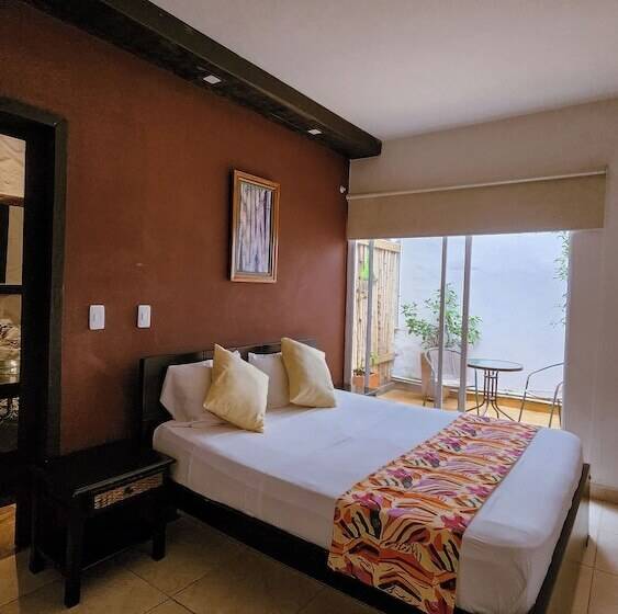 Hotel Tuki Hostel & Lounge