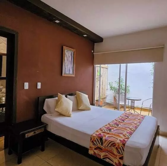 هتل Tuki Hostel & Lounge