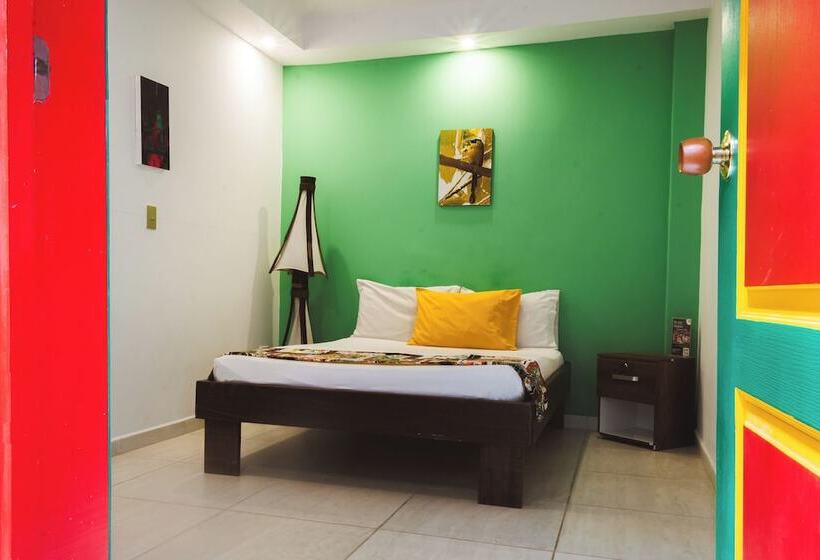 Hotel Tuki Hostel & Lounge