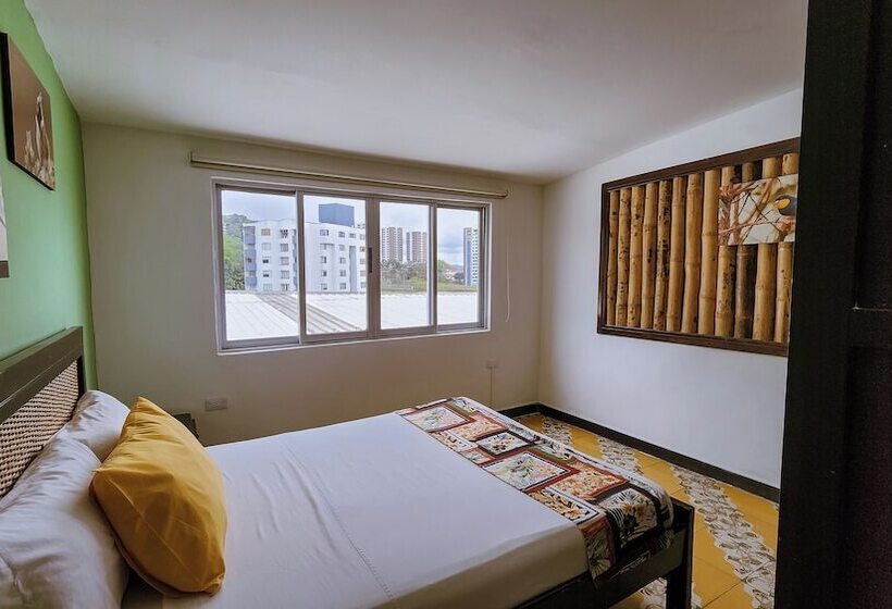 Hotel Tuki Hostel & Lounge