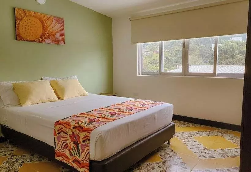 هتل Tuki Hostel & Lounge