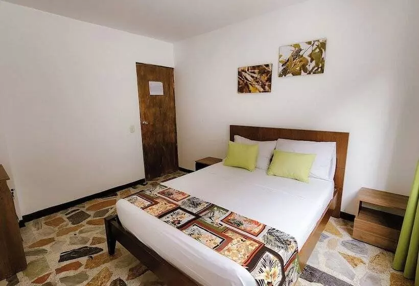 هتل Tuki Hostel & Lounge