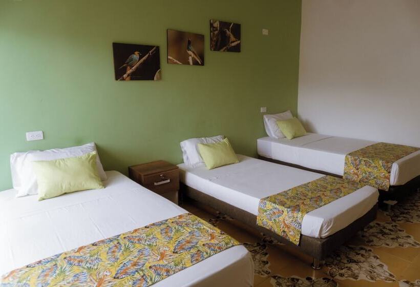 Hotel Tuki Hostel & Lounge