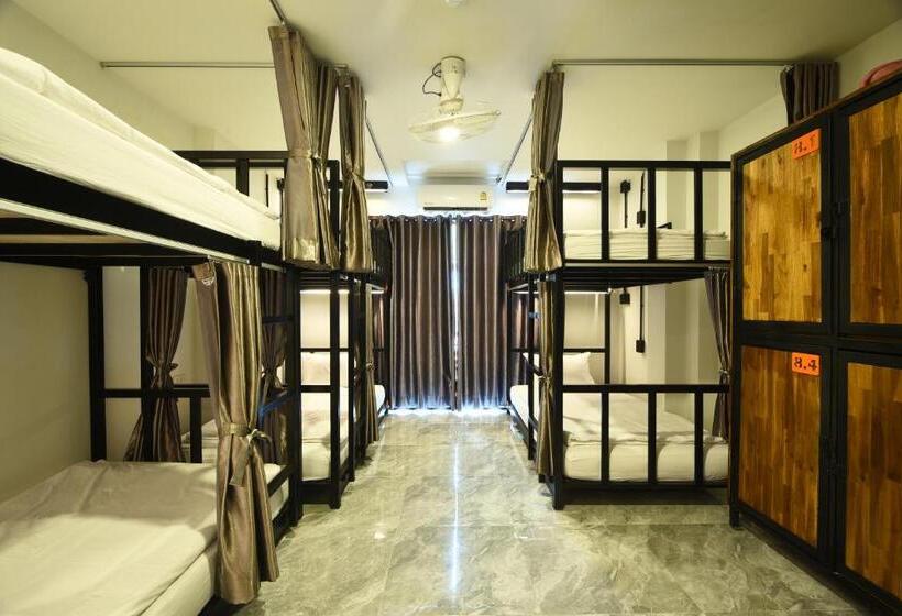 Koko Party Hostel 18 40