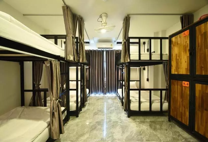 Koko Party Hostel 18 40