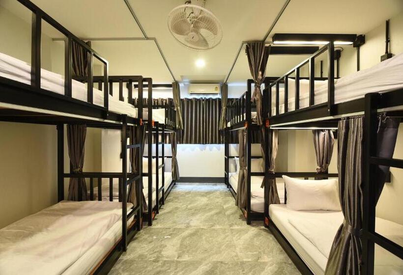 Koko Party Hostel 18 40