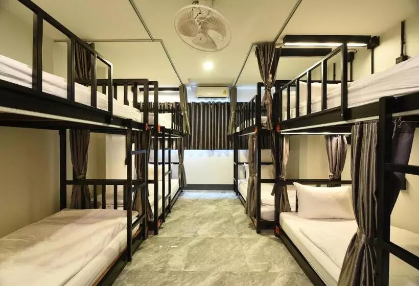 Koko Party Hostel 18 40
