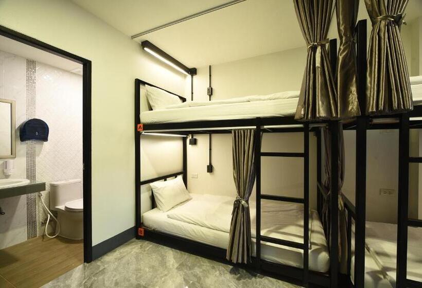 Koko Party Hostel 18 40