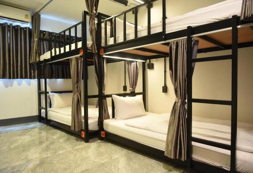 Koko Party Hostel 18 40