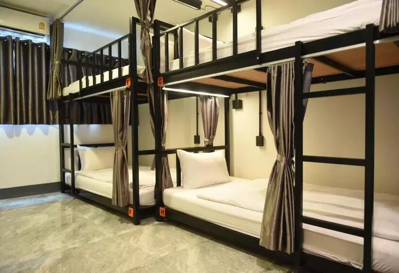 Koko Party Hostel 18 40