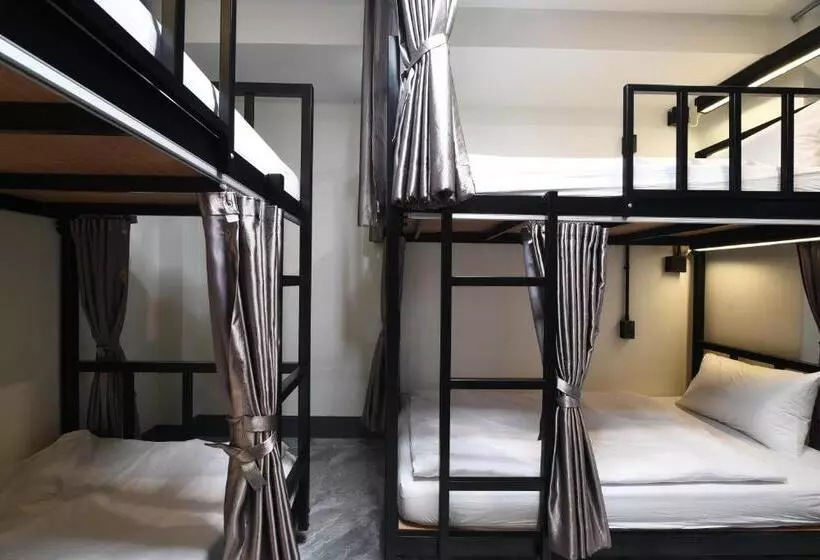 Koko Party Hostel 18 40
