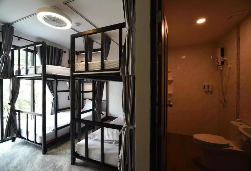 Koko Party Hostel 18 40