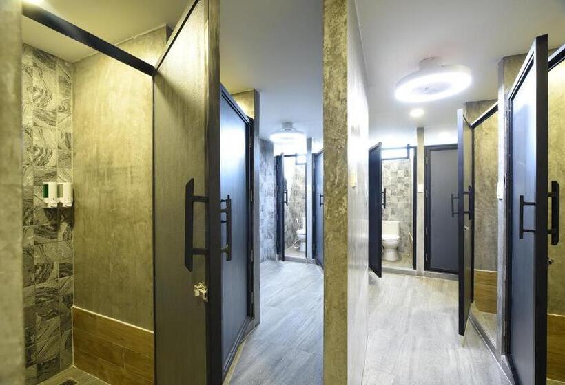 Koko Party Hostel 18 40