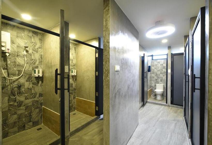 Koko Party Hostel 18 40