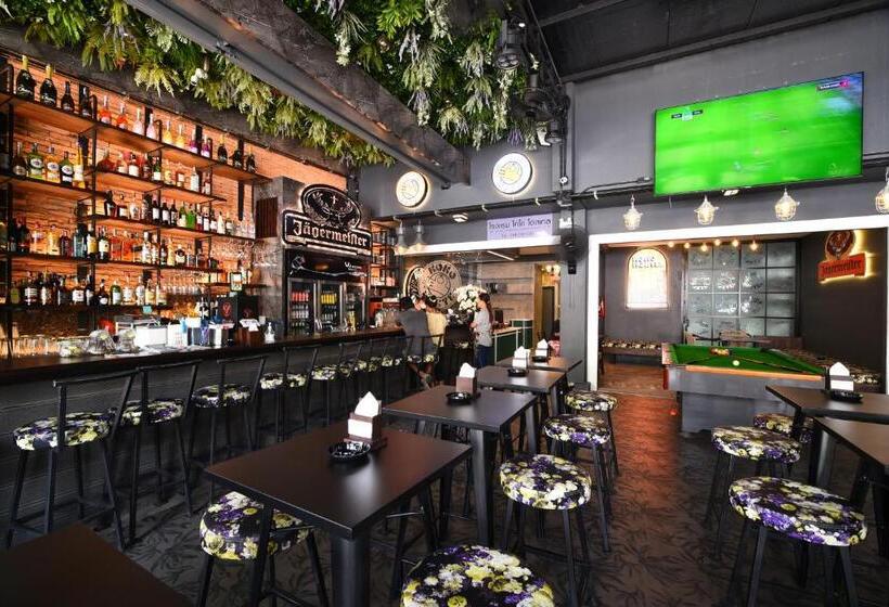 Koko Party Hostel 18 40