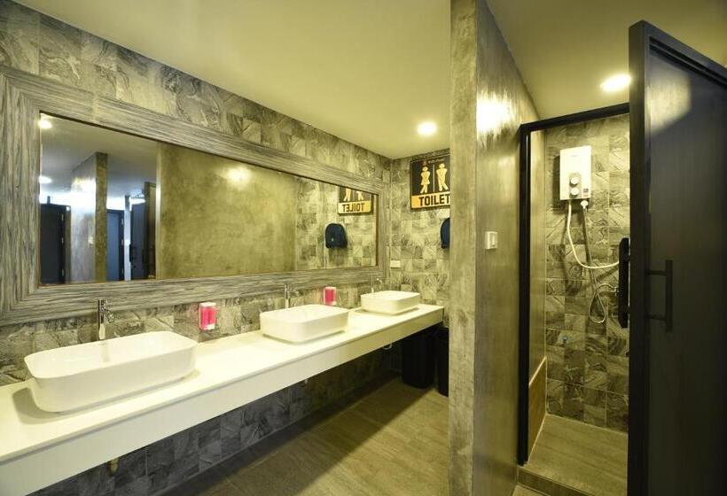 Koko Party Hostel 18 40