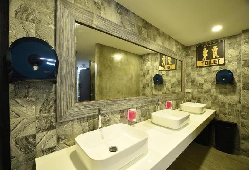 Koko Party Hostel 18 40