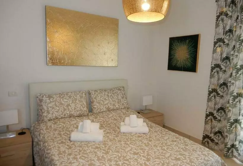 Aamiaismajoitus (B&B) Caserta Royale Family