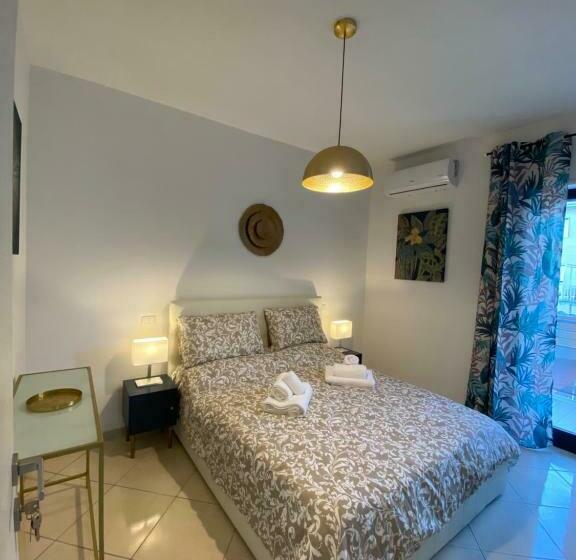 צימר Caserta Royale Family