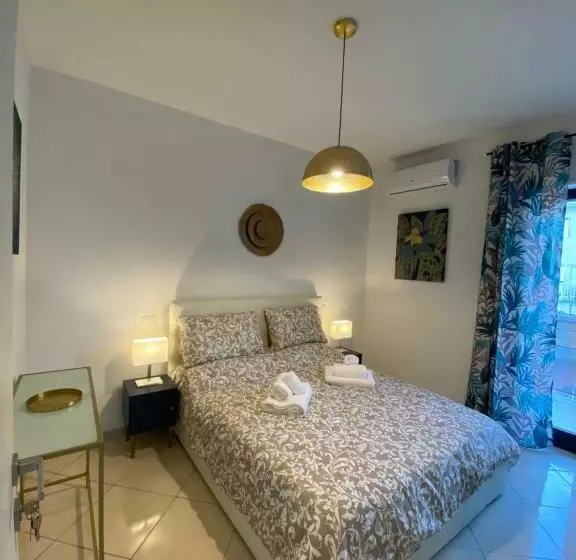 Aamiaismajoitus (B&B) Caserta Royale Family