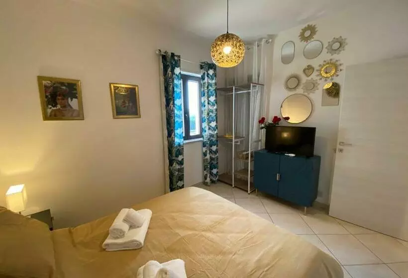 Aamiaismajoitus (B&B) Caserta Royale Family