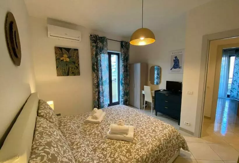 Aamiaismajoitus (B&B) Caserta Royale Family