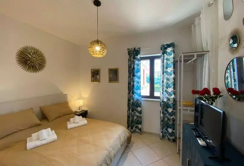 Aamiaismajoitus (B&B) Caserta Royale Family