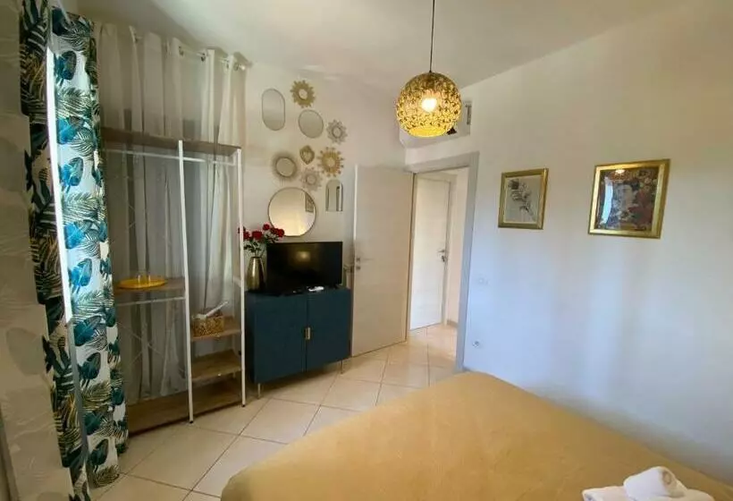 Aamiaismajoitus (B&B) Caserta Royale Family