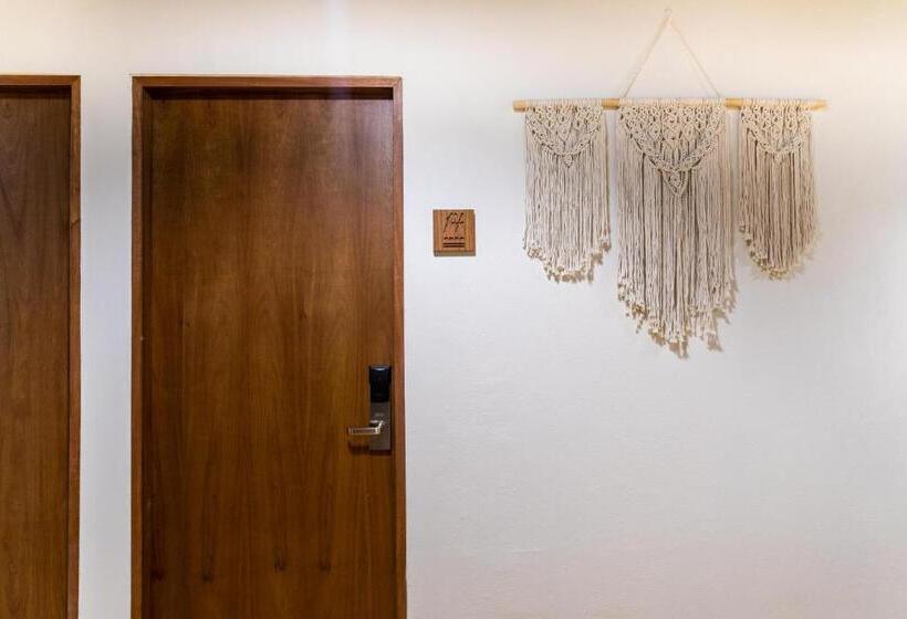 Caleta Hostel Rooftop & Pool