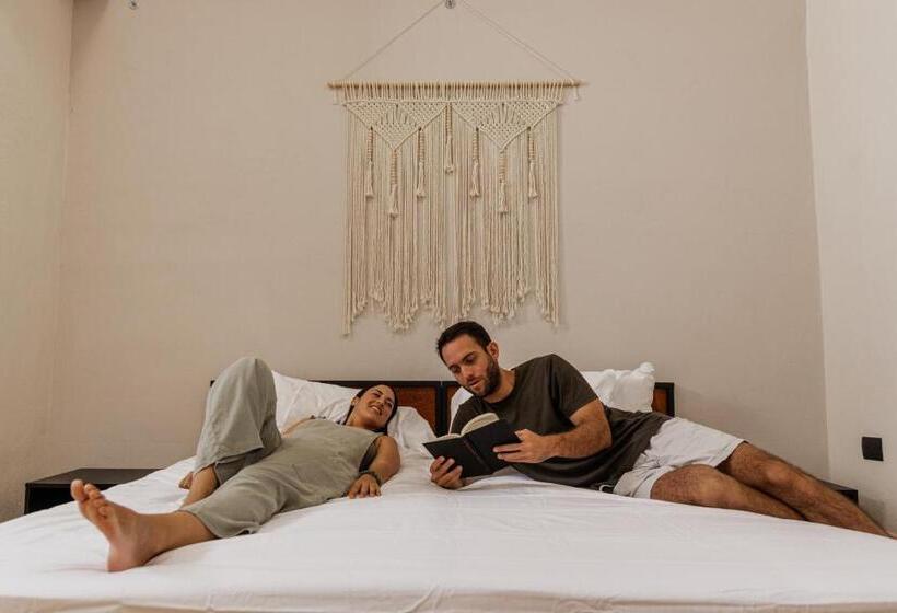 Caleta Hostel Rooftop & Pool