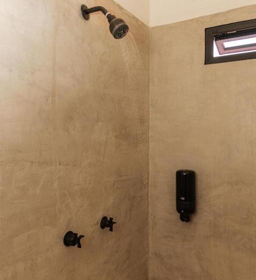 Caleta Hostel Rooftop & Pool