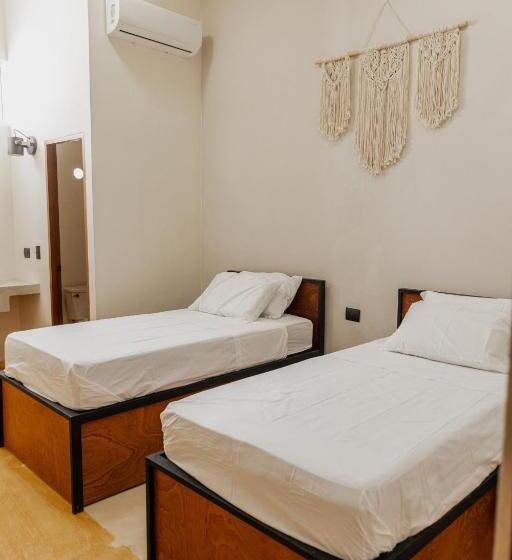 Caleta Hostel Rooftop & Pool