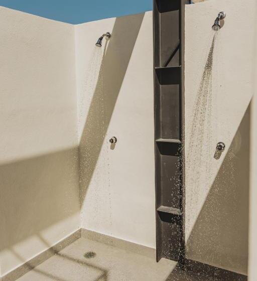 Caleta Hostel Rooftop & Pool