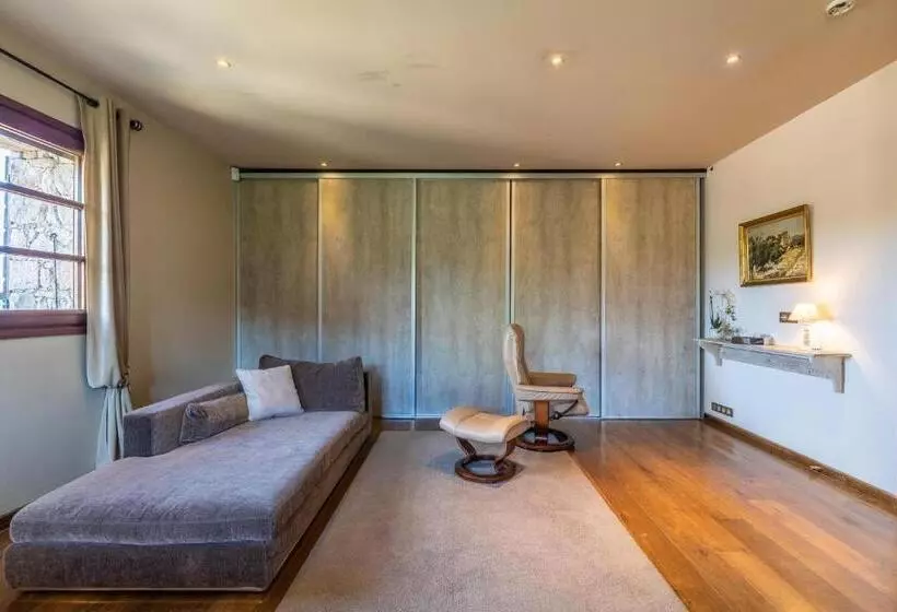 Hotelli Domaine Du Reginu