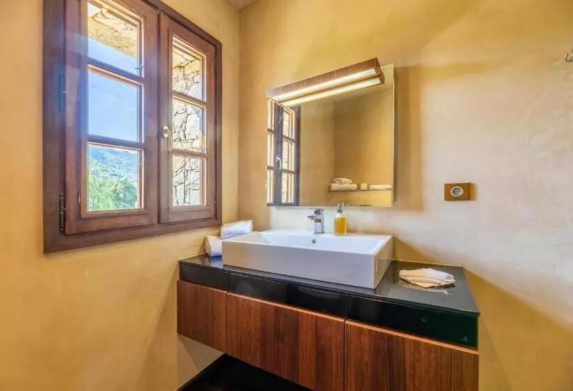 Hotelli Domaine Du Reginu