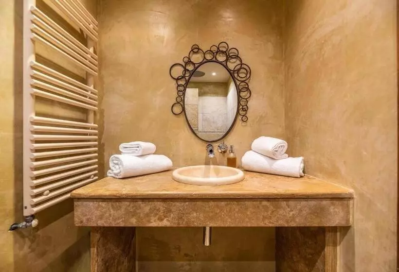 Hotelli Domaine Du Reginu