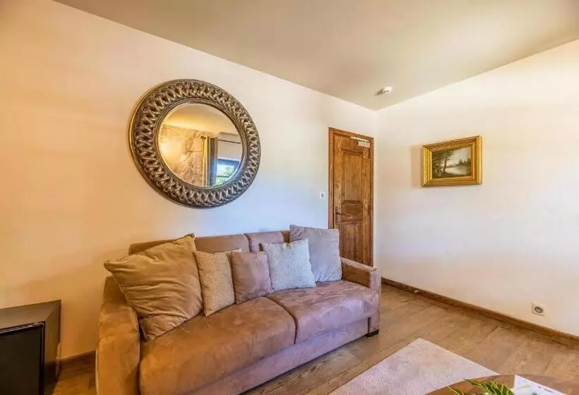 Hotelli Domaine Du Reginu