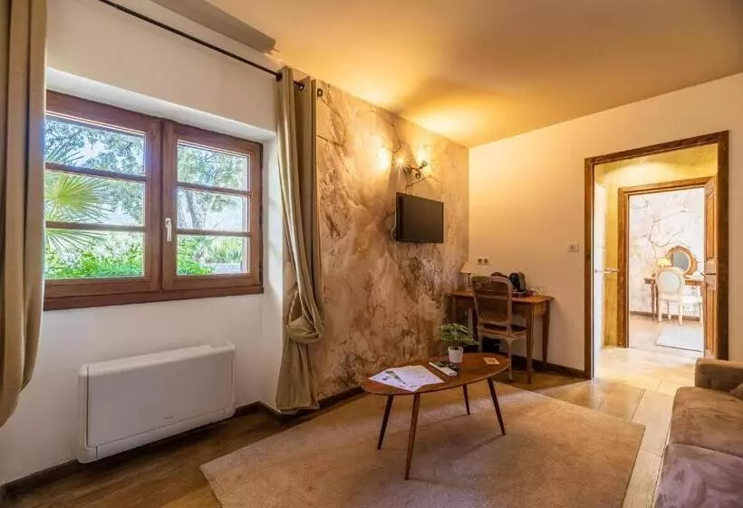 Hotelli Domaine Du Reginu