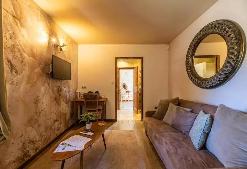 Hotelli Domaine Du Reginu